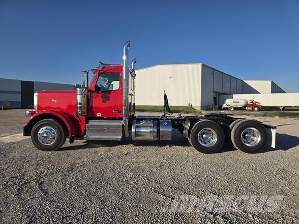 Peterbilt 589 Prime Movers