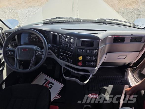 Peterbilt 589 Prime Movers