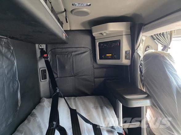 Peterbilt 589 Prime Movers