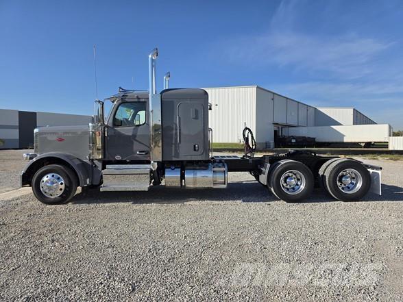 Peterbilt 589 Prime Movers