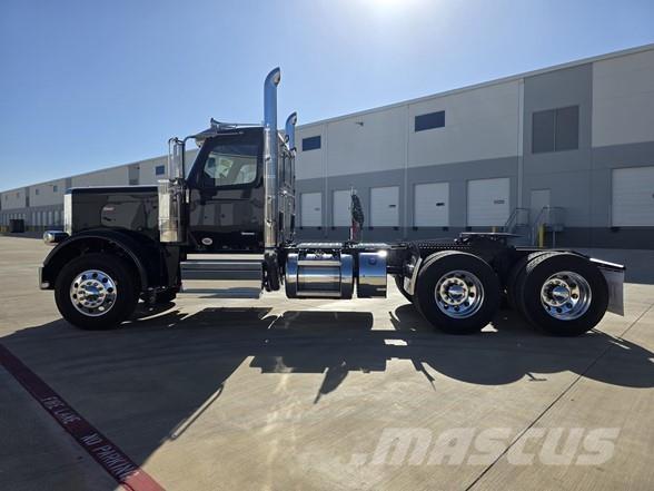 Peterbilt 589 Prime Movers