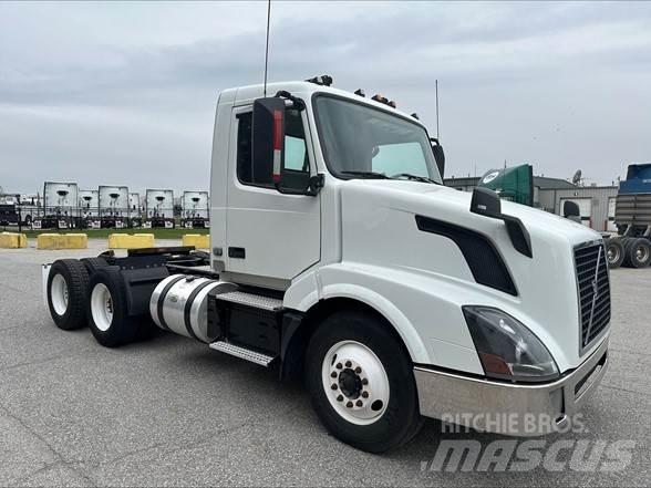 Volvo VNL42T300 Prime Movers