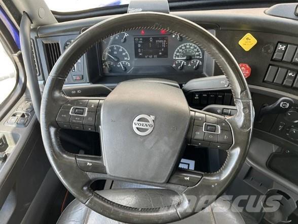 Volvo VNL64T860 Prime Movers