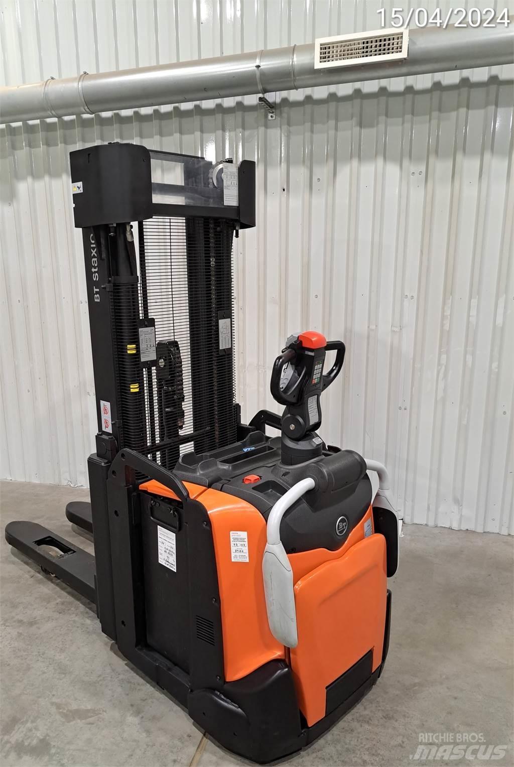 BT SPE160L Pedestrian stacker