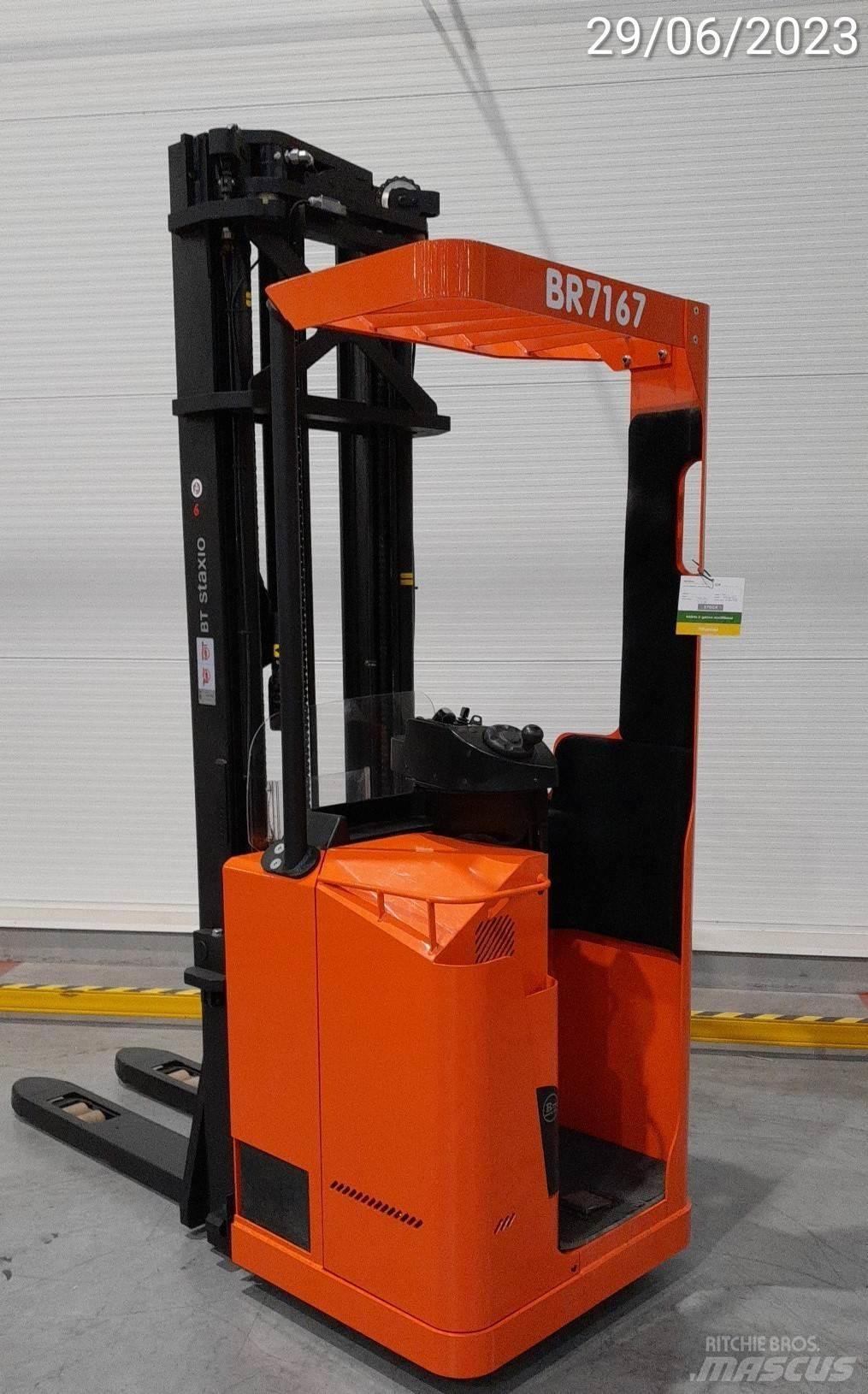 BT SSE160 Pedestrian stacker