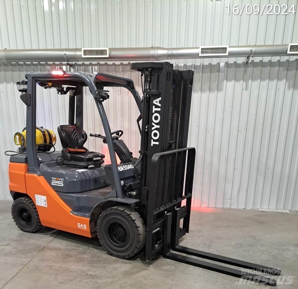 Toyota 02-8FGF25 LPG trucks