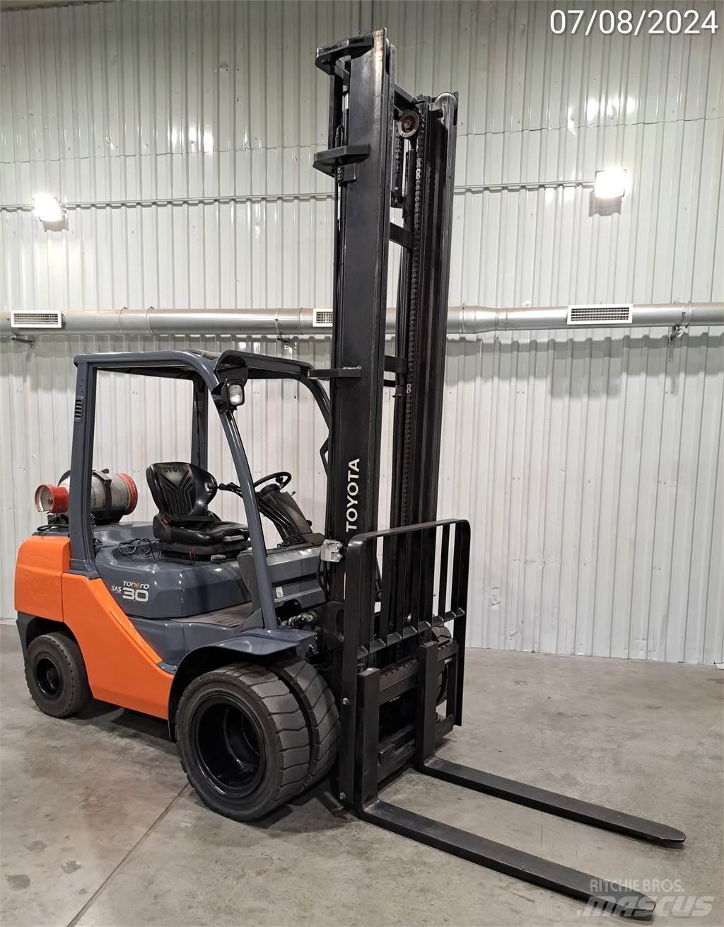 Toyota 02-8FGF30 LPG trucks