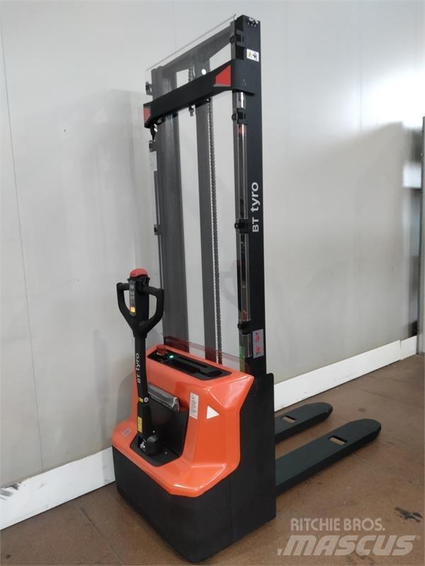 BT SHE100 Hand pallet stackers
