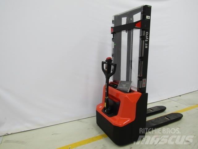 BT SHE100 Hand pallet stackers