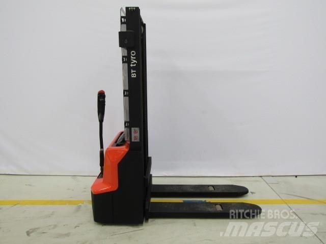 BT SHE100 Hand pallet stackers