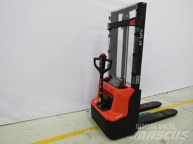BT SHE100 Hand pallet stackers