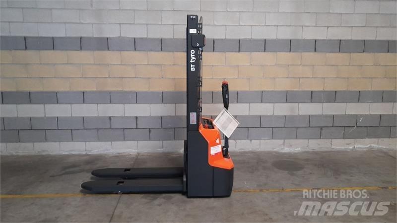 BT SHE100 Hand pallet stackers