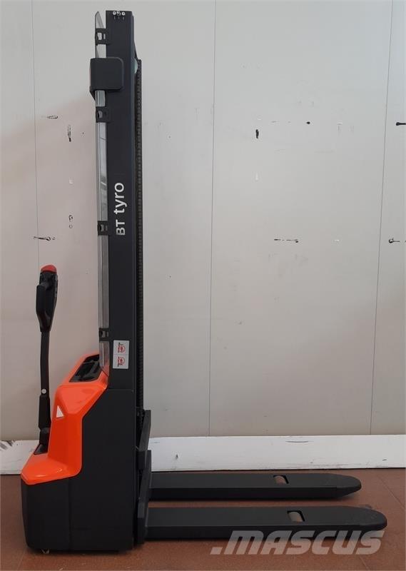BT SHE100 Hand pallet stackers