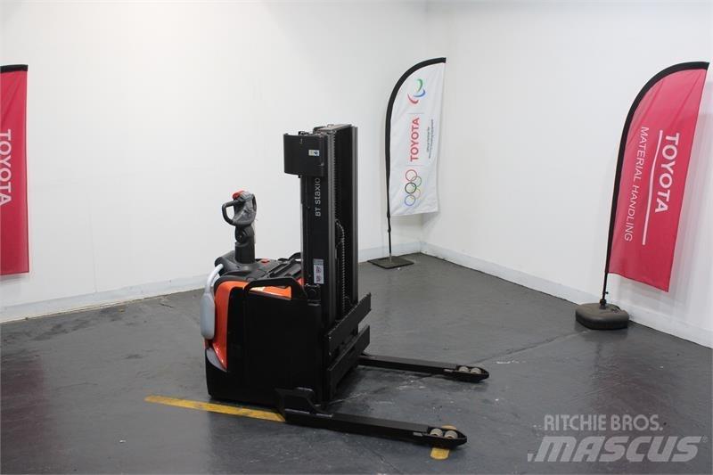 BT SPE140S Pedestrian stacker