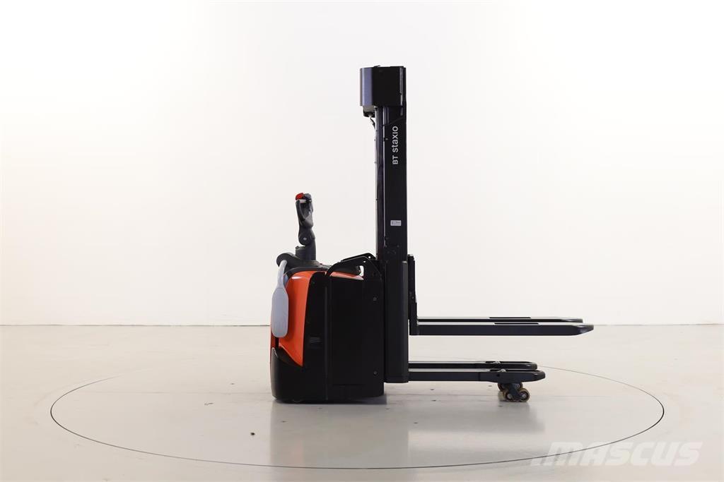 BT SPE140 L Pedestrian stacker