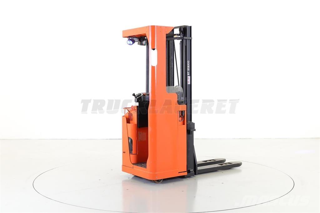 BT SSE 135 Self propelled stackers