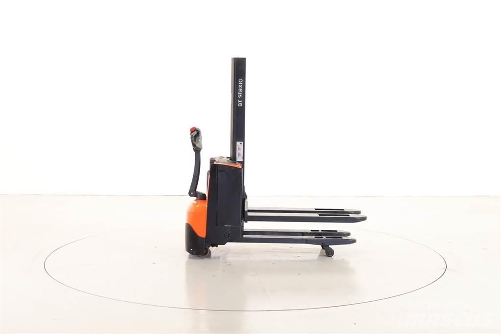 BT SWE-080-L Pedestrian stacker