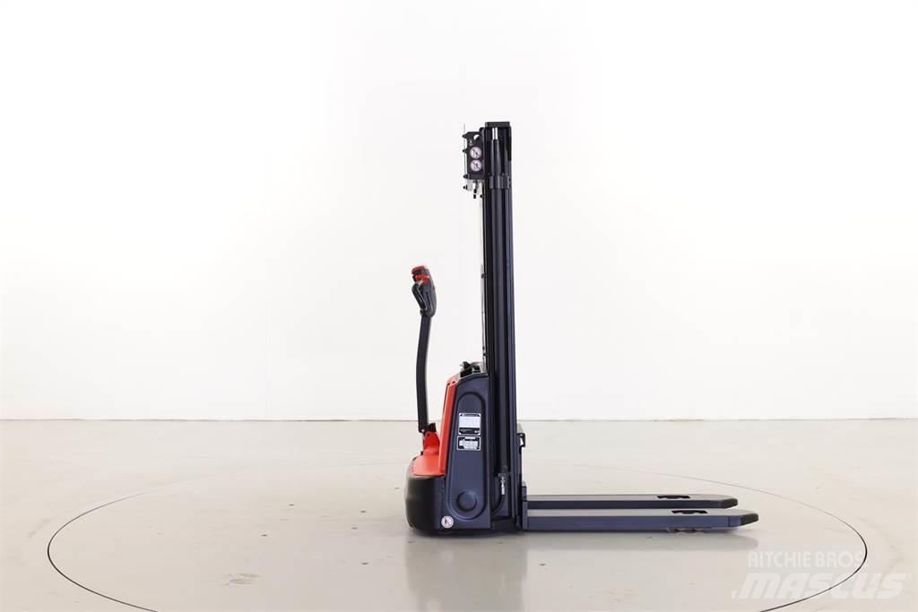 EP ESA121 Pedestrian stacker