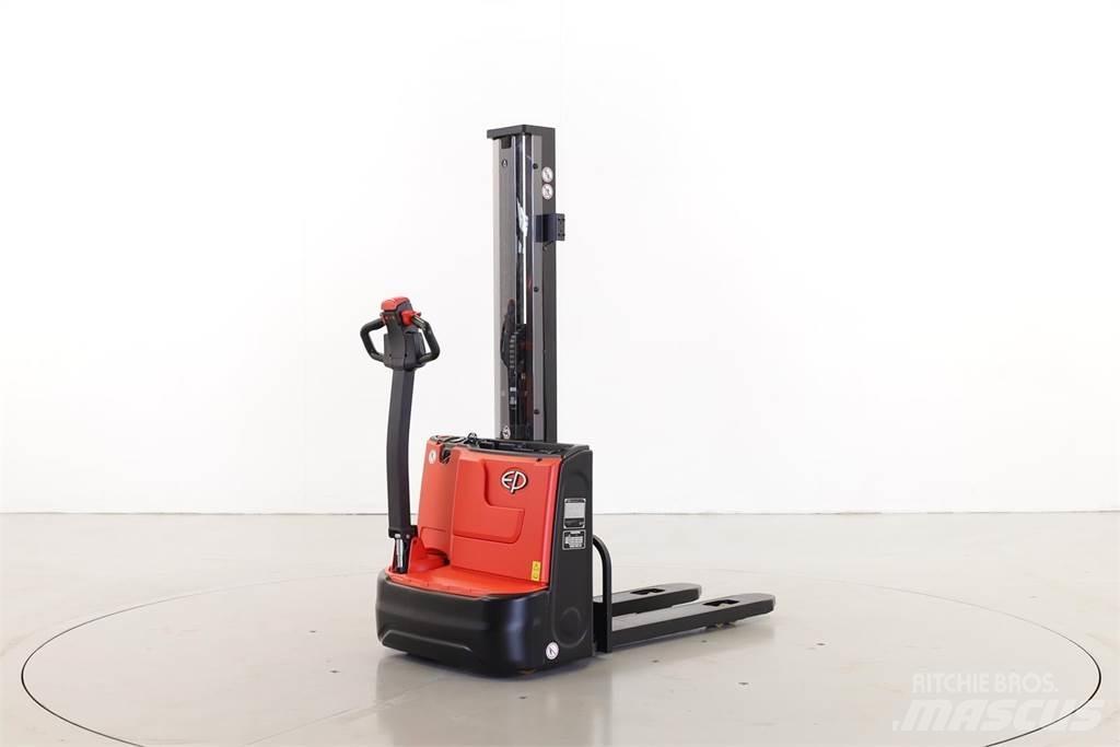 EP ESA121-M Pedestrian stacker