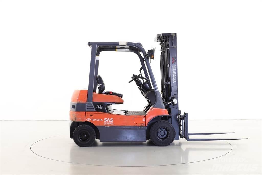 Toyota 7FB25 Electric forklift trucks