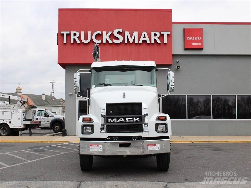 Mack MD6 Municipal / general purpose vehicles