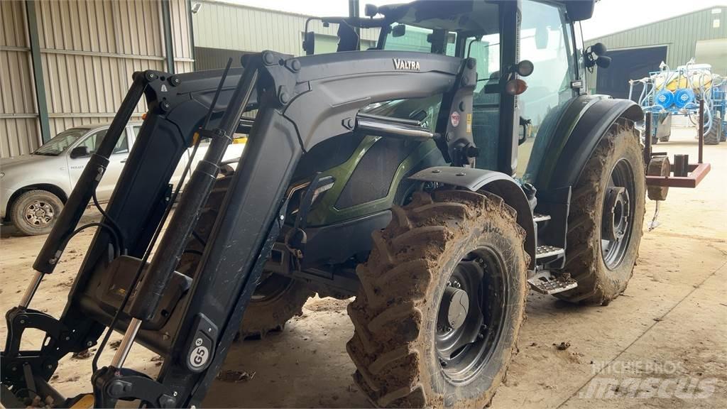 Valtra G135A Tractors