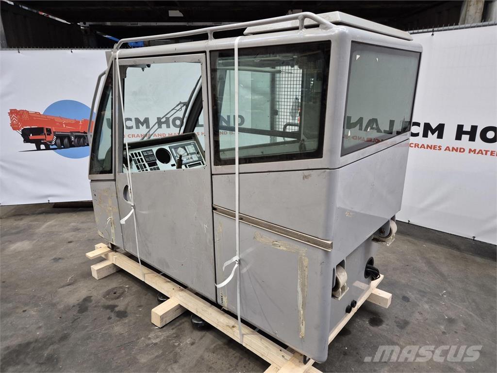  C.T.2 upper cabin Cabins and interior