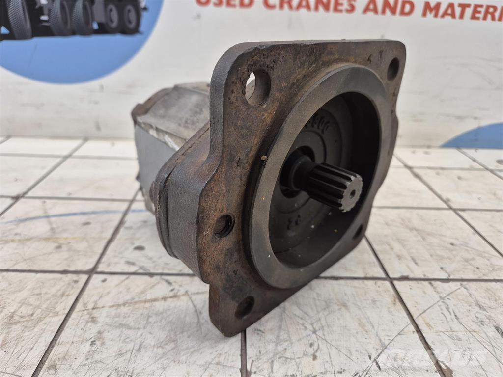  Gear pump Crane parts and equipment