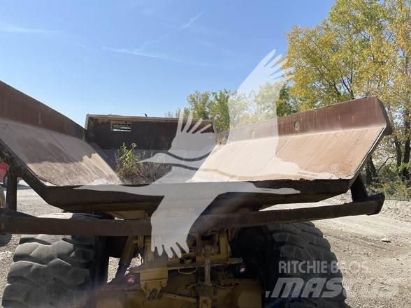 CAT D400D Articulated Haulers