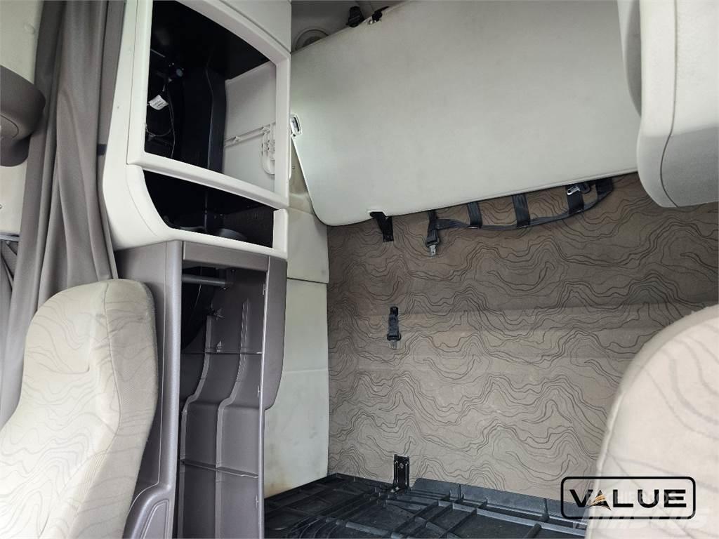 Volvo VNL670 Prime Movers