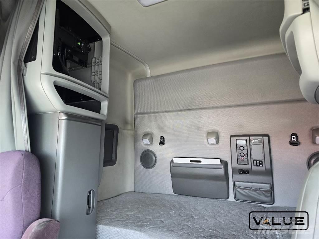 Volvo VNL740 Prime Movers