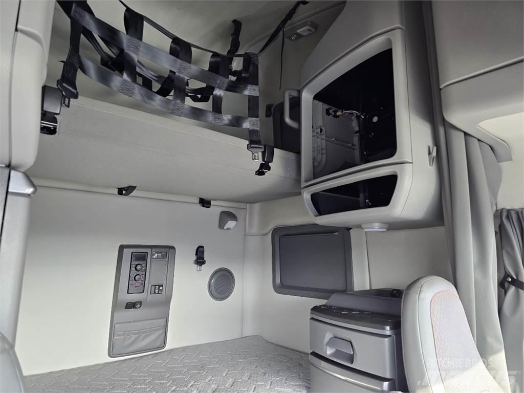 Volvo VNL760 Prime Movers