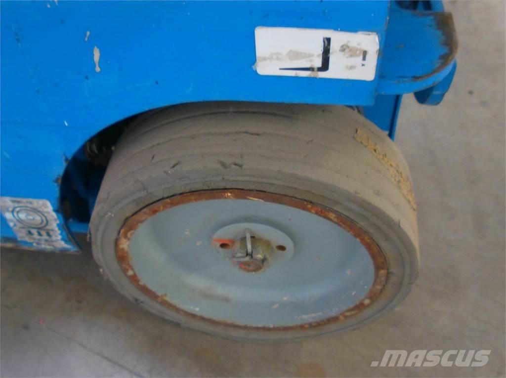 Genie GRC12 Used Personnel lifts and access elevators