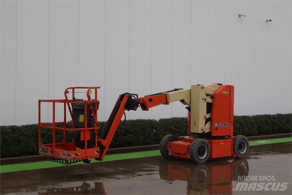 JLG E300AJP Articulated boom lifts