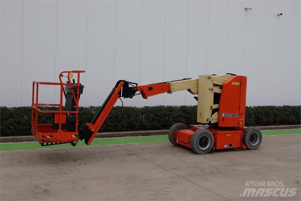 JLG E300AJP Articulated boom lifts