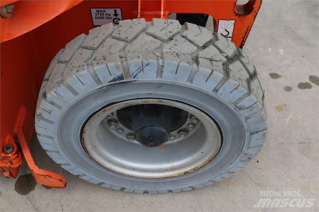 JLG E300AJP Articulated boom lifts