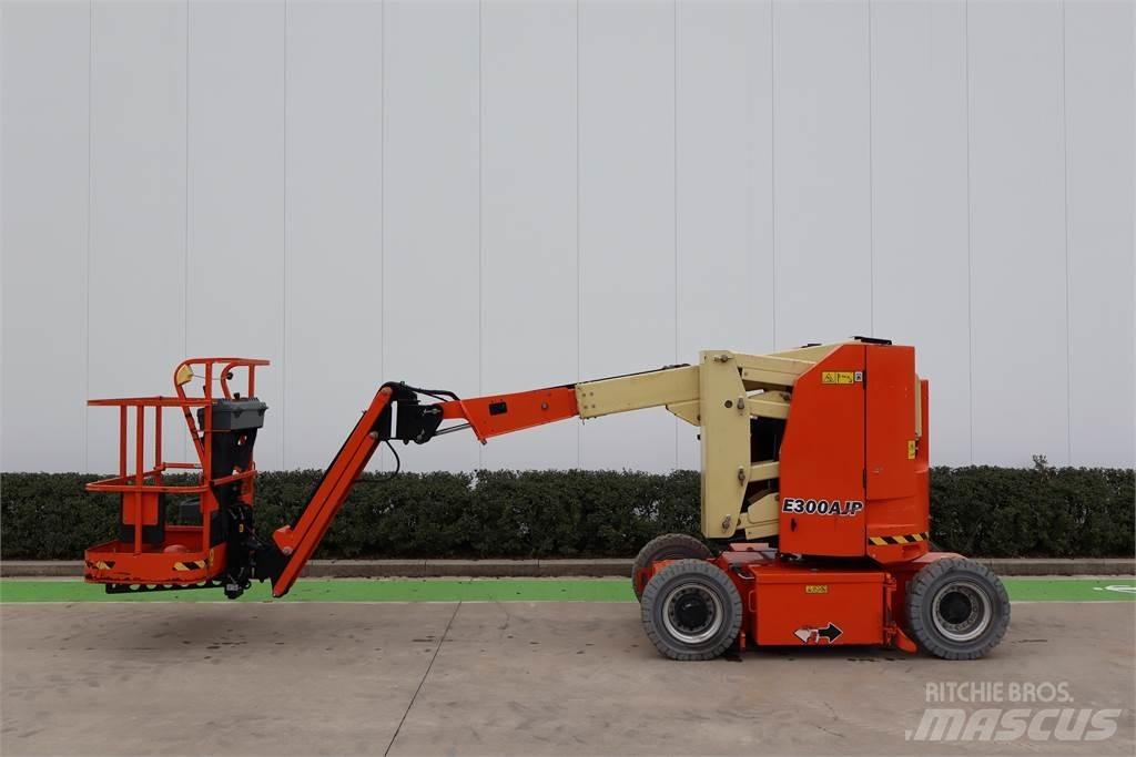 JLG E300AJP Articulated boom lifts
