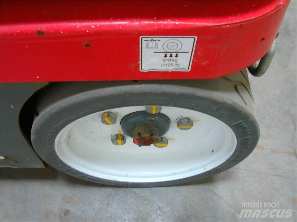 SkyJack SJ16 Used Personnel lifts and access elevators