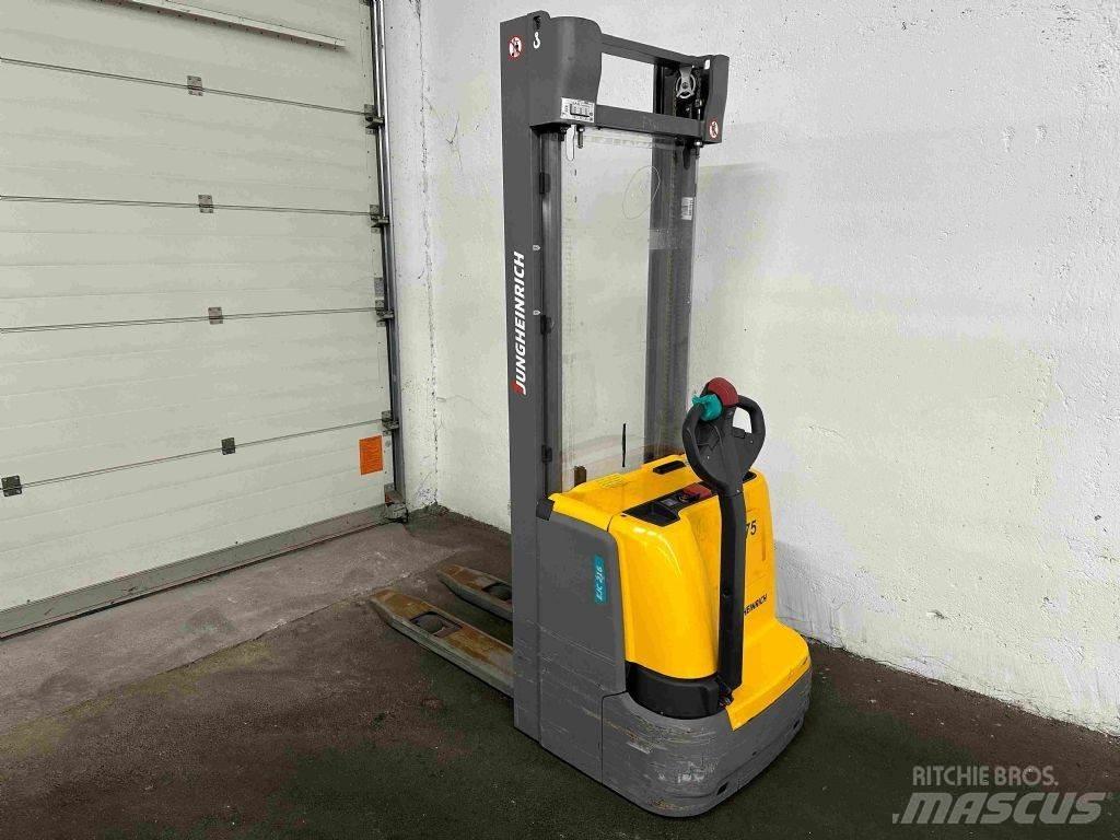 Jungheinrich EJC 216 Pedestrian stacker