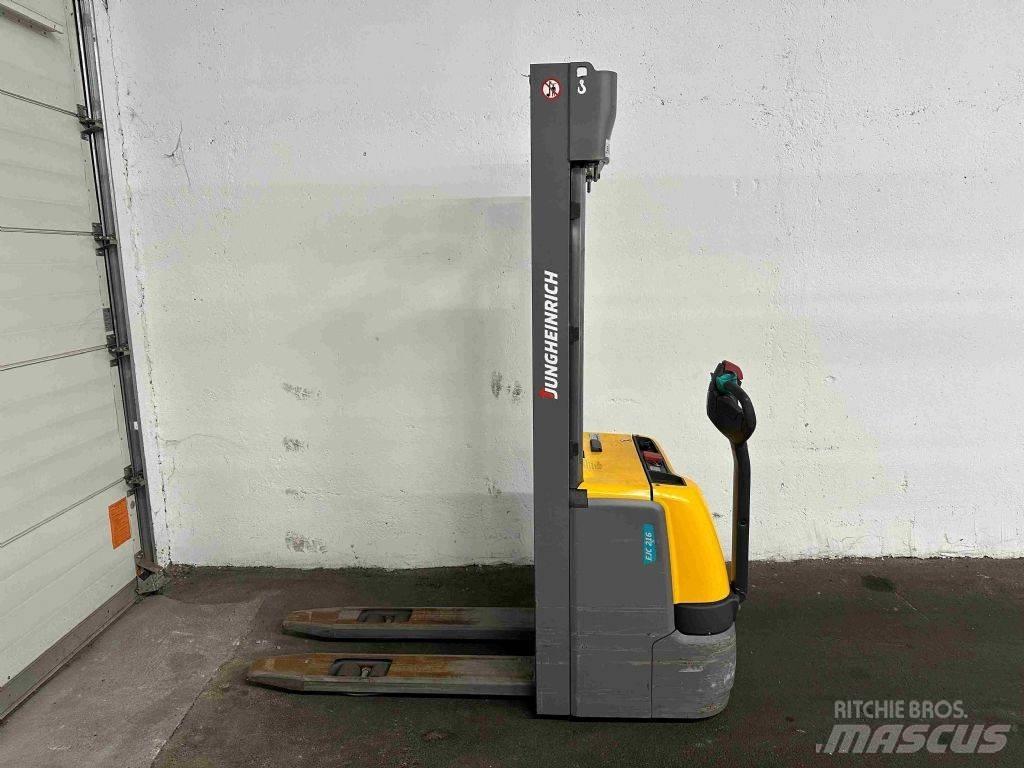 Jungheinrich EJC 216 Pedestrian stacker