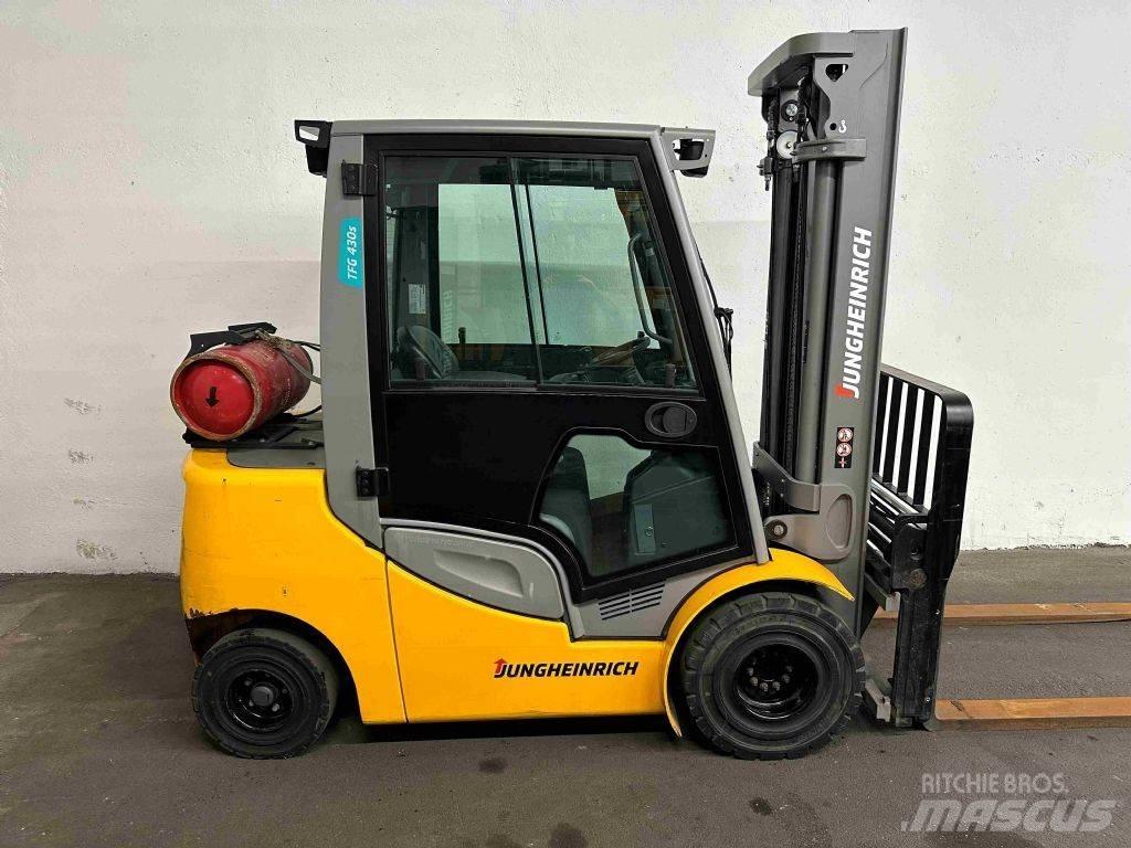 Jungheinrich TFG 430s LPG trucks