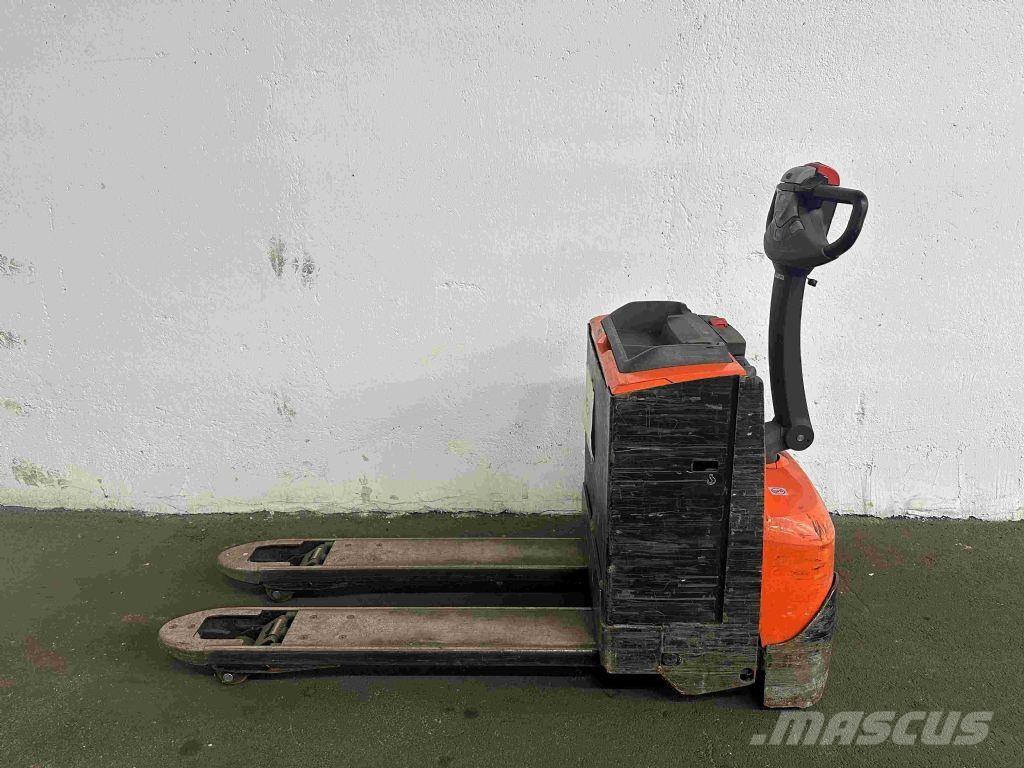 Toyota LWE 200 Low lifter