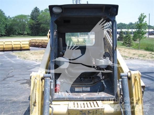 Gehl RT210 Skid steer loaders