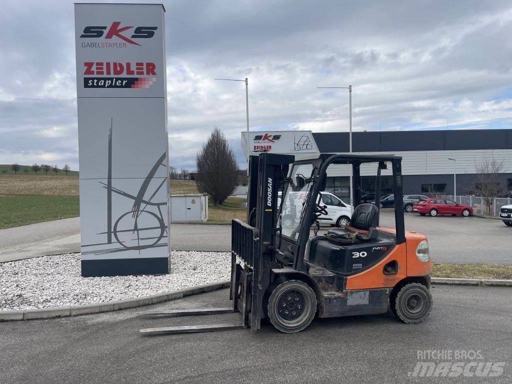 Doosan D30S-5 Diesel trucks