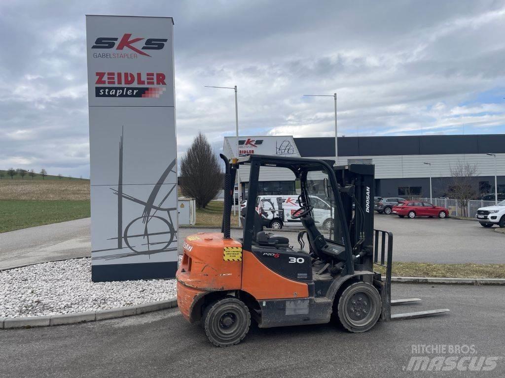 Doosan D30S-5 Diesel trucks