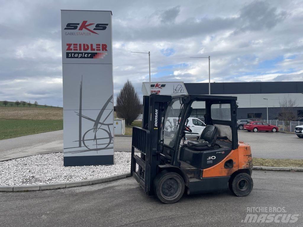 Doosan D30S-5 Diesel trucks