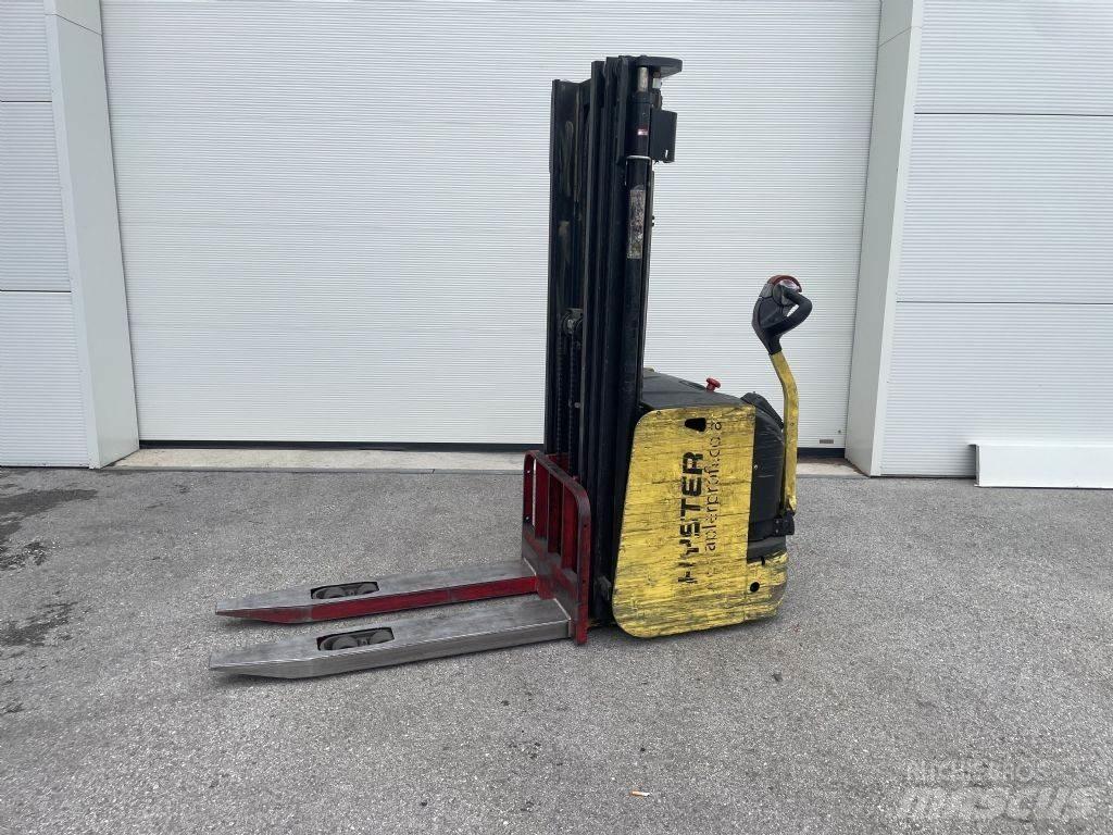 Hyster S1.6AC Pedestrian stacker