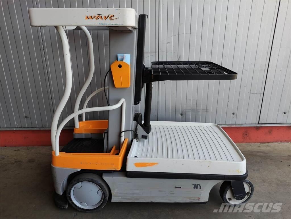 Crown WAV50-118 High lift order picker