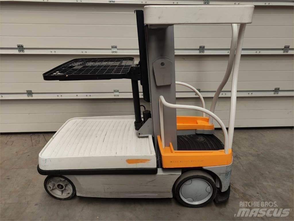Crown WAV50-118 High lift order picker