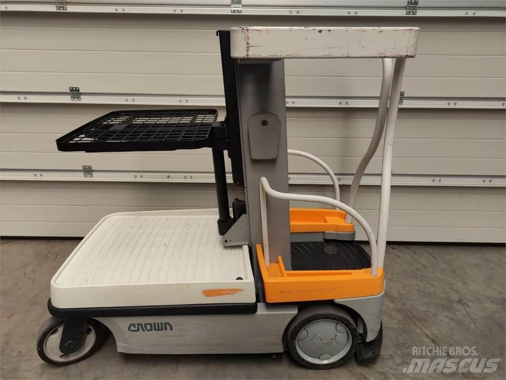 Crown WAV50-118 High lift order picker